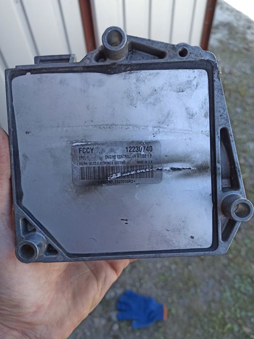 Блок керування двигуном Опель Астра Н FCYY 12230740