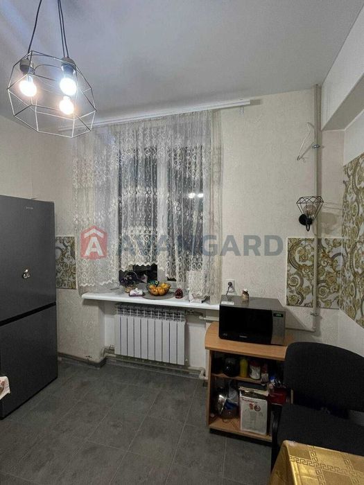 Продається 2-кімнатна повнометражна квартира, вул. Гостинна