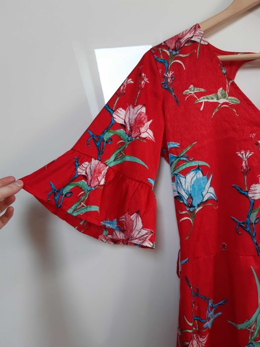 czerwony krótki satynowy kombinezon w kwiaty SisterS Point XS