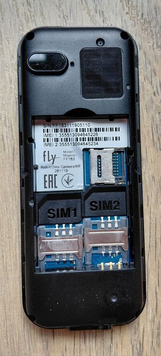 Мобільний телефон Fly FF183 (не робочий)