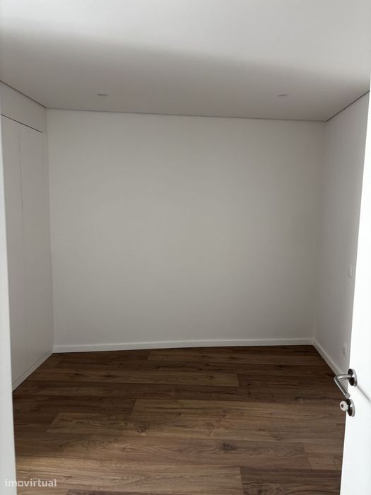 T1 Moderno com Ar Condicionado junto ao metro