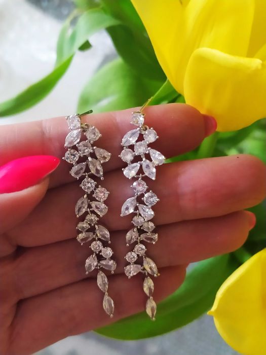 Długie srebrne ślubne kolczyki z kryształkami