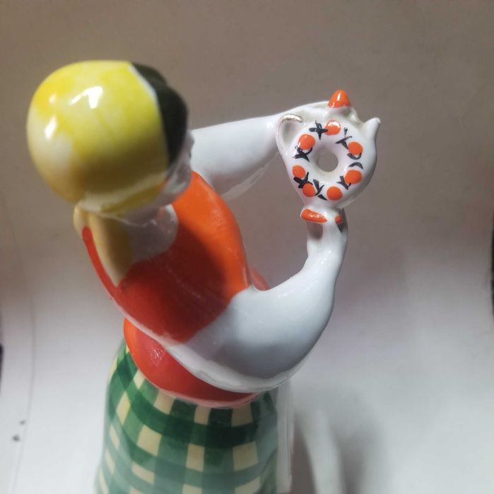 Статуэтка  фарфор статуеткат nokia с кувшином sharp фигур 50год