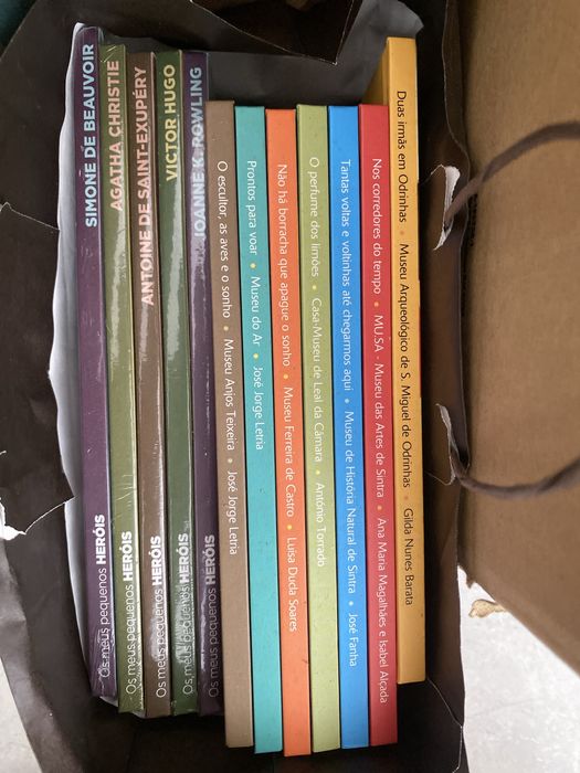 Livros antigos de vários generos