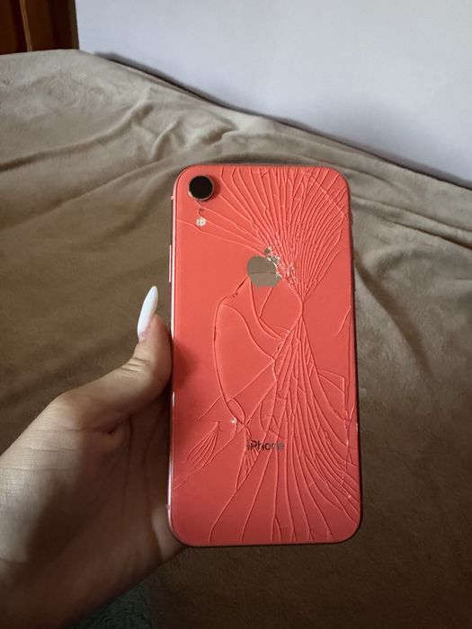 Продам iPhone XR