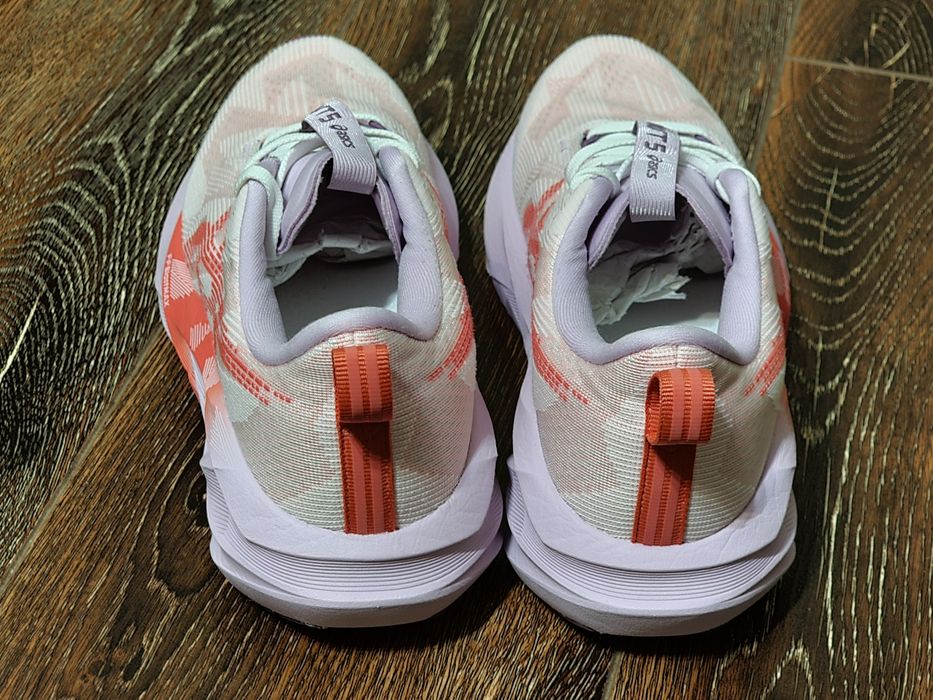 Оригінал 100% жіночі кросівки asics novablast 5   eur 38