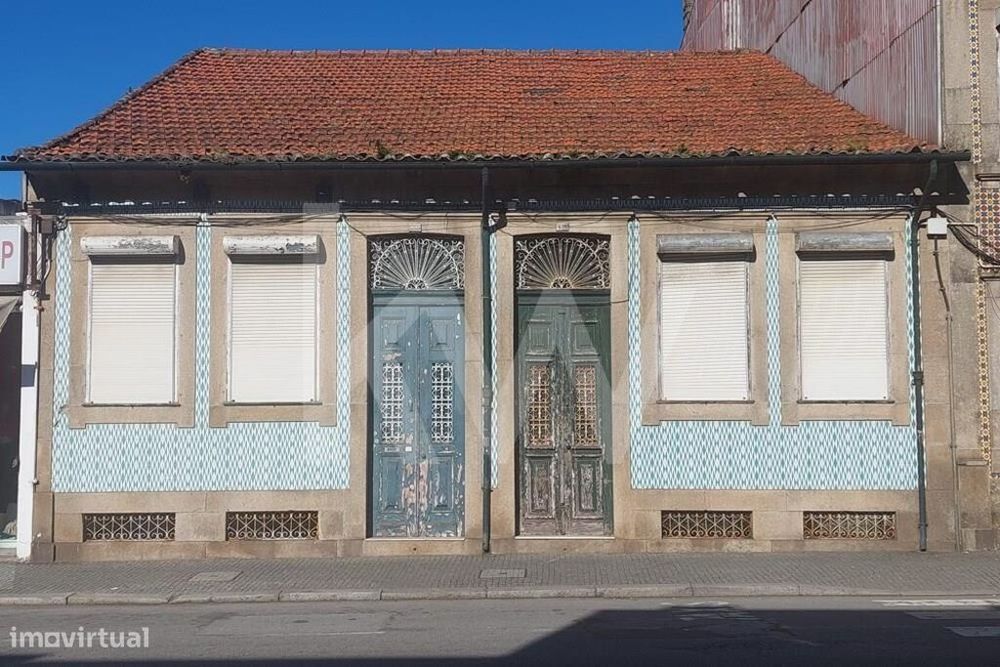 Moradias para reabilitar | Av. do Conde, S.M.Infesta | Terreno 378 m2