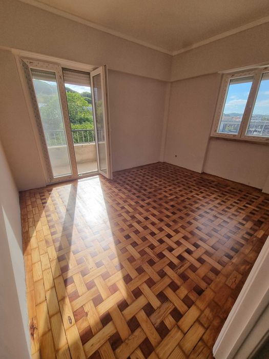 T3 Remodelado a Estrear com Vista Rio 2 wcs estilo eclético – Algés