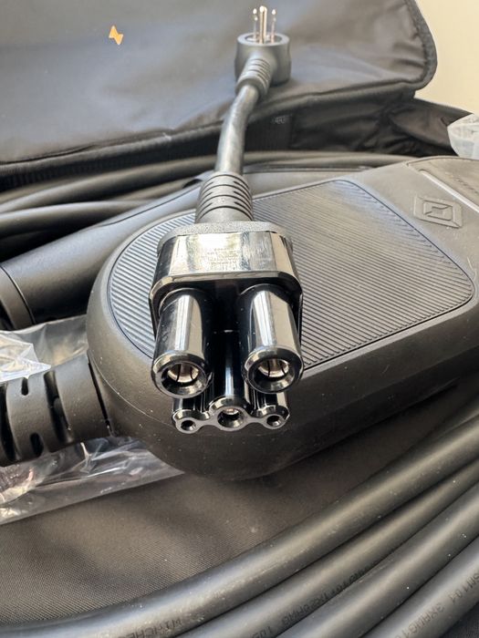 Оригінальна зарядка Rivian / EVSE 110–240V 32A Level 1/2 НОВА USA (2 кабелі)