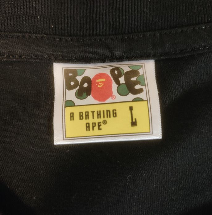 Czarna koszulka Bape.