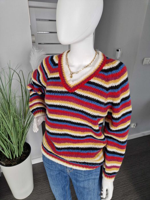 Kolorowy sweter marki Dranella