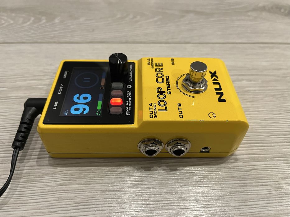 Looper do gitary z automatem perkusyjnym  NUX