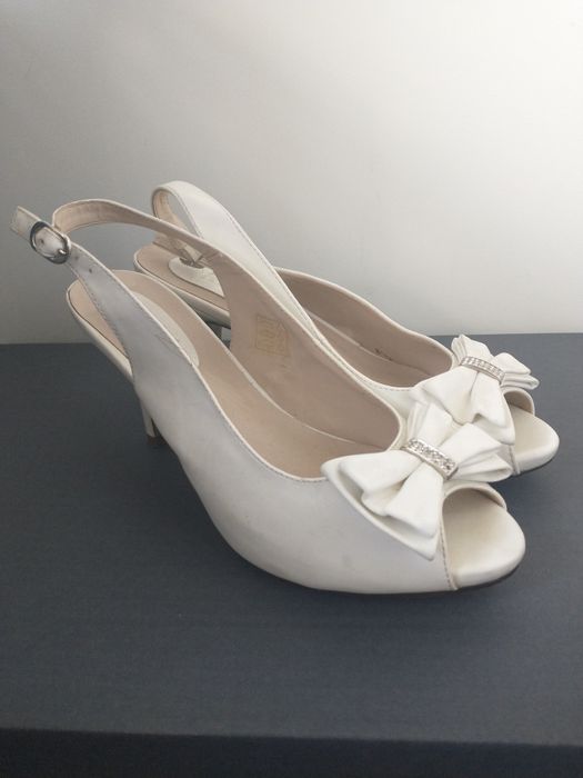 Buty 39 białe kokardki