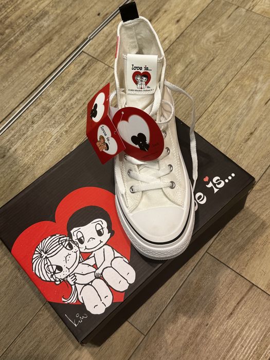 Кеды 42 р Love is…стелька 27 см   . Германия