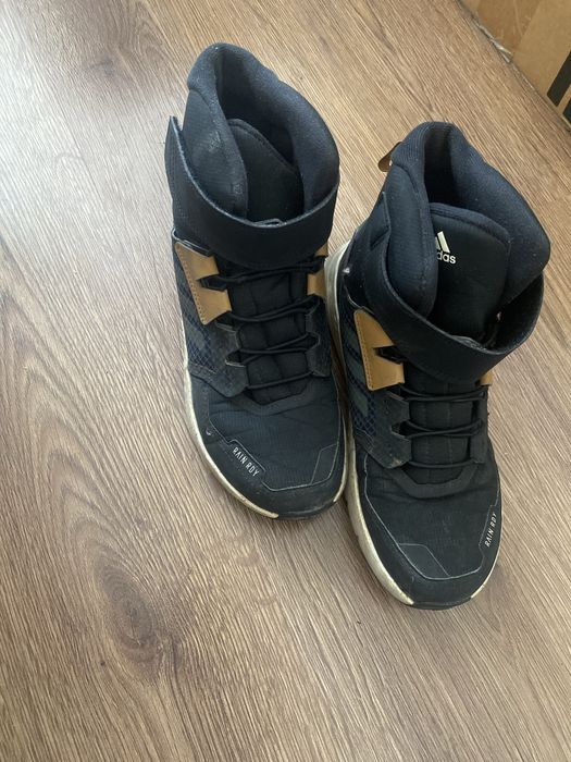 Теплі детячі черевики adidas