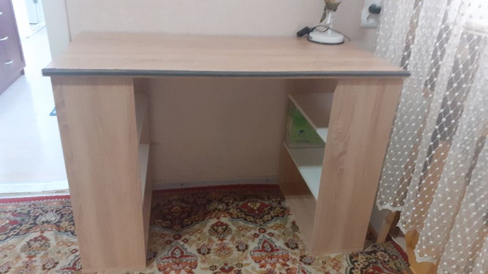 Продам письменный стол в отличном состоянии