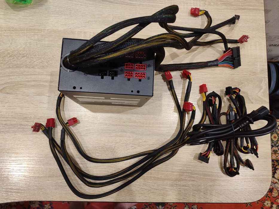 Продам блок питания CHIEFTEC