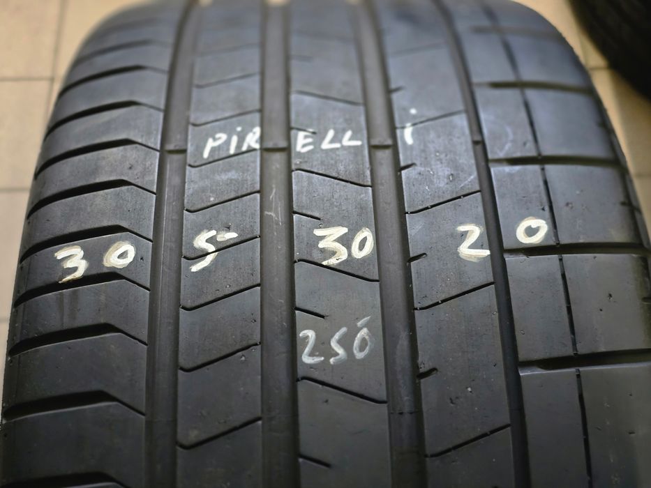 Pneus 305/30 R20