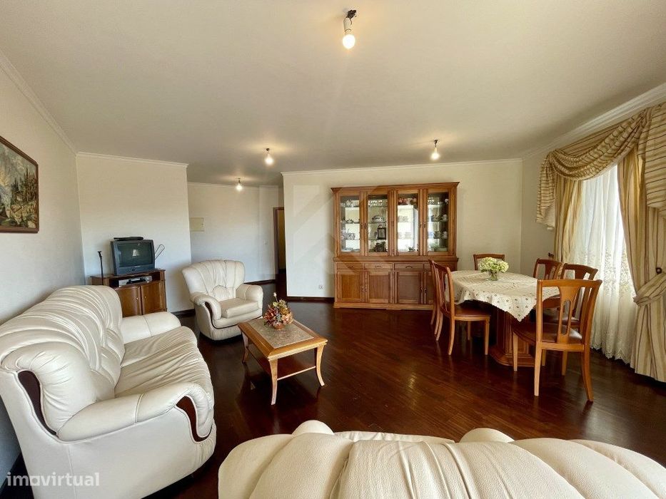Apartamento T4 - Câmara de Lobos