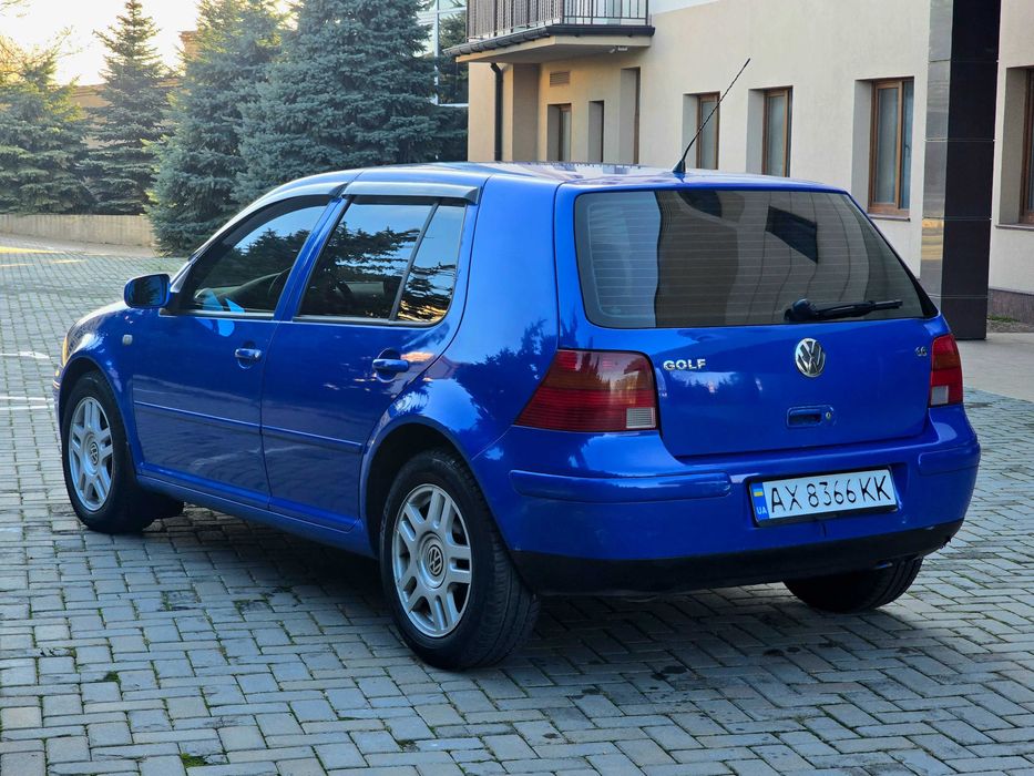 Volkswagen Golf 2000г.в. 1.6 газ-бензин