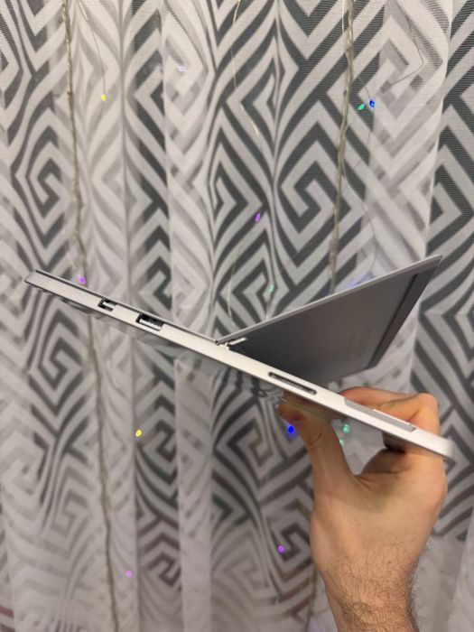 Microsoft Surface 5 pro 1807 4/128gb как новый