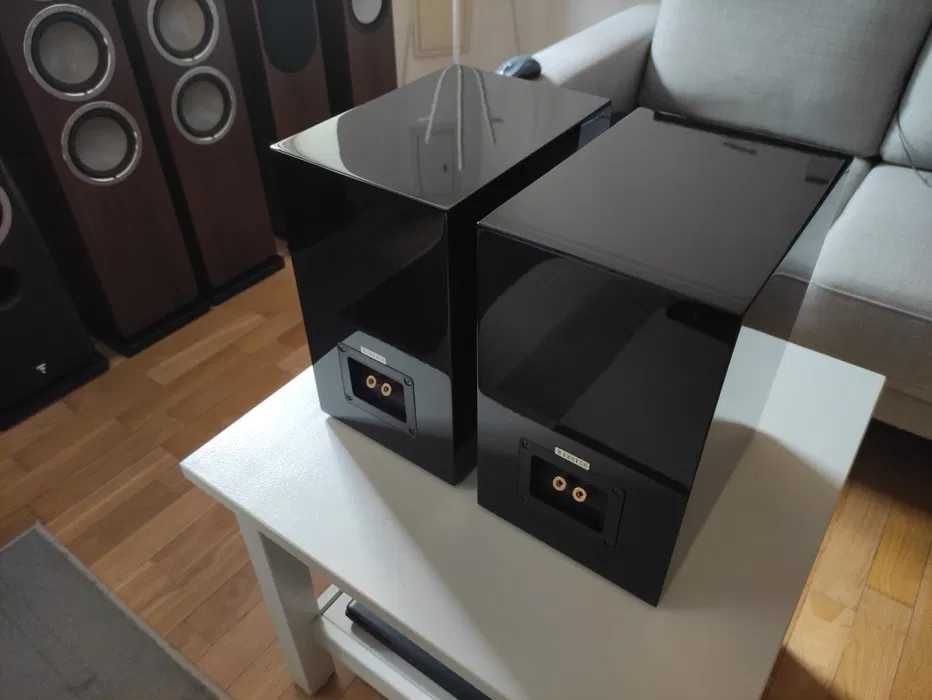 Kolumny podstawkowe Usher S-520 z przednim bass-reflexem