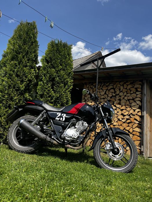 Мотоцикол bajaj v15