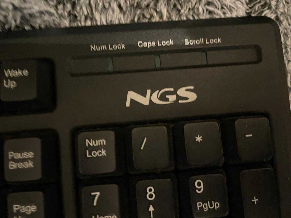 teclado NGS novo preto gaming