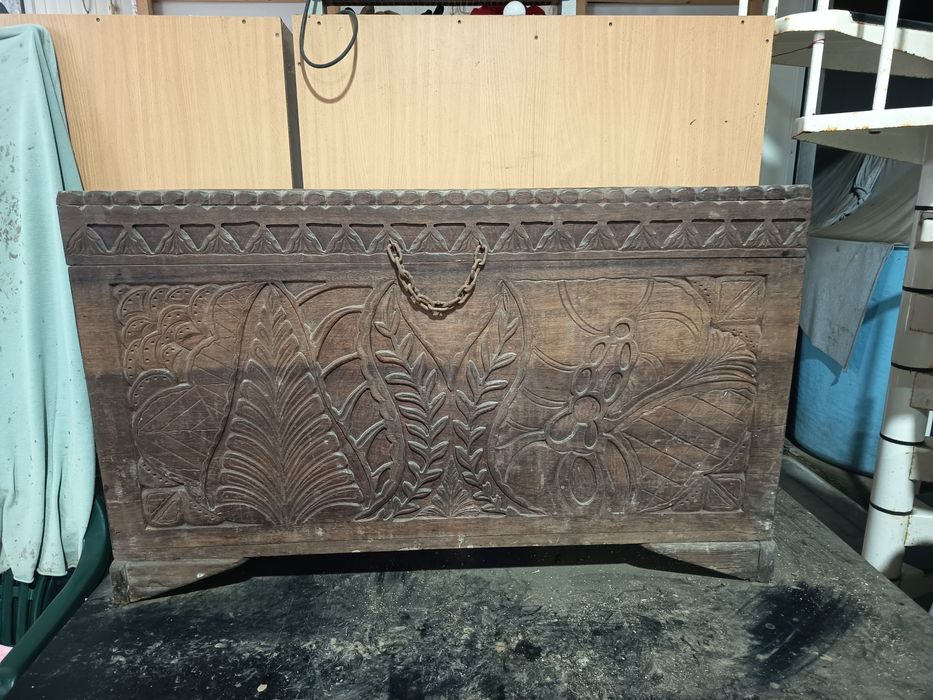 Diversos móveis usados