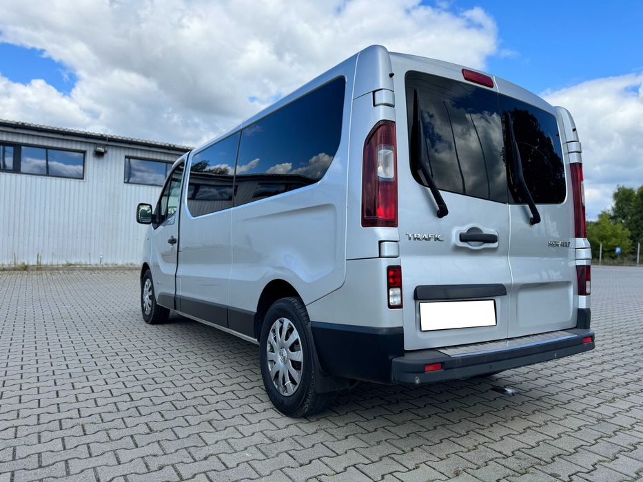 Wynajem Wypożyczalnia Samochodów Osobowych Renault Trafic 9 osobowy BUS