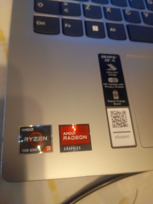 à venda: 
laptop Lenovo IdeaPad 1 15AMN7.