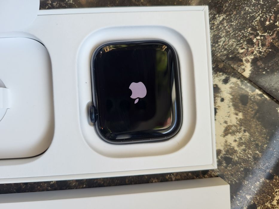 Apple Watch SE 44mm kolor północy