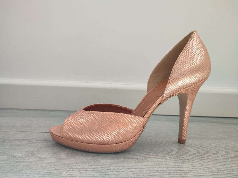 Sandálias Zilian novas tamanho 39