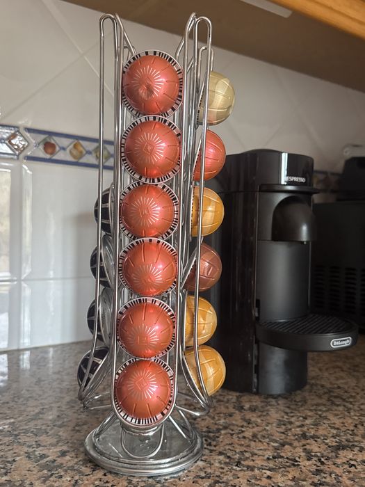 Máquina Nespresso Vertuo & Suporte Cápsulas