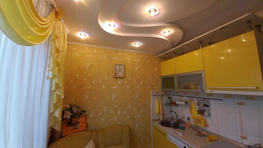 Продаж 2-К кв, вул. Соборності 3