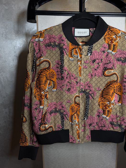 Кофта  gucci  S розмір легка тканина