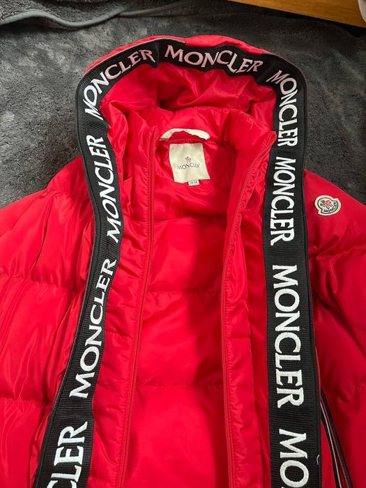 Курточка moncler