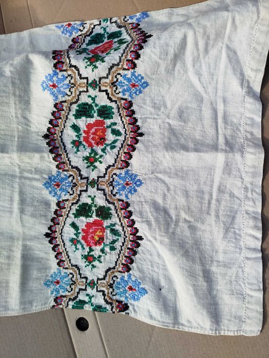 Рушник з вишивкою
