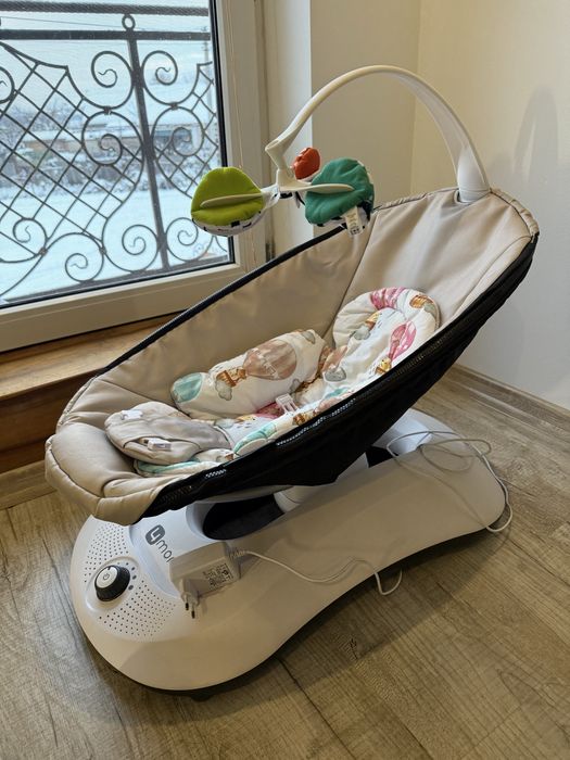 Заколисуючий центр 4moms