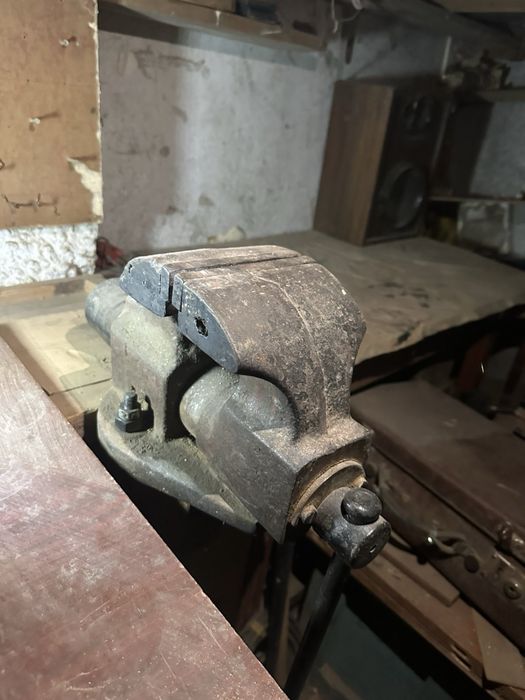 Продам тиски робочі