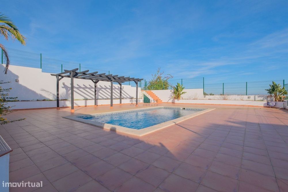 Moradia Independente T4 com garagem box e piscina na Quinta da Cerca,