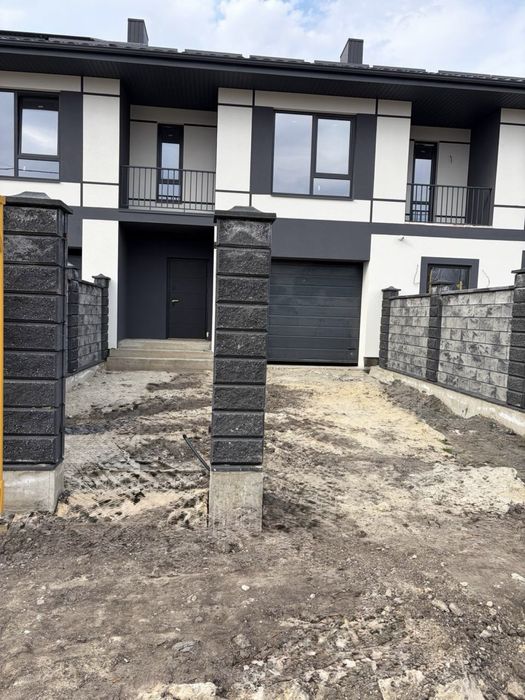 Продаж котеджу район Екватору.Міські комунікації