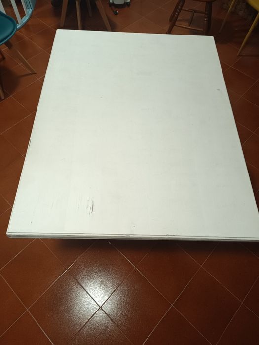 Mesa antiga em madeira