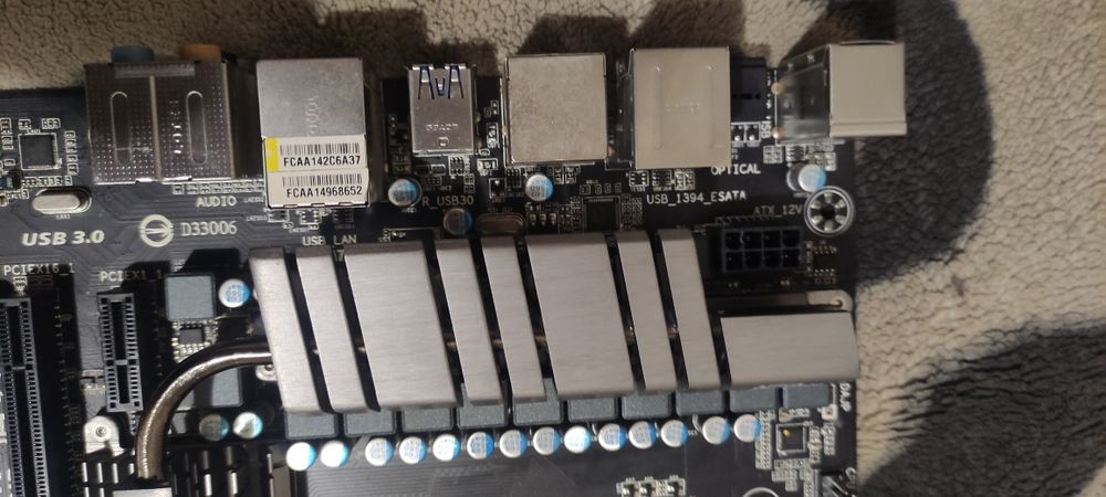 Материнская плата gigabyte sAM3+ нерабочая