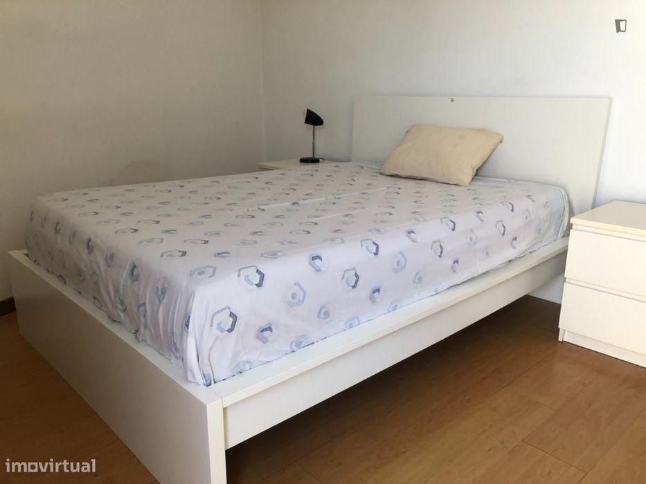 Quarto - localizado em Paranhos Porto