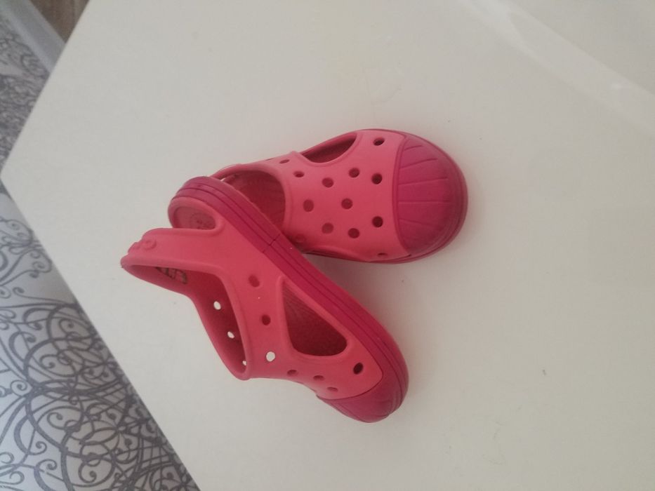 Босоножки Crocs