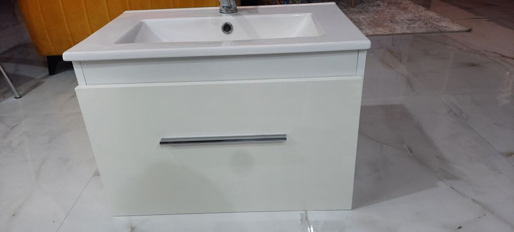 Szafka łazienkowa z umywalką