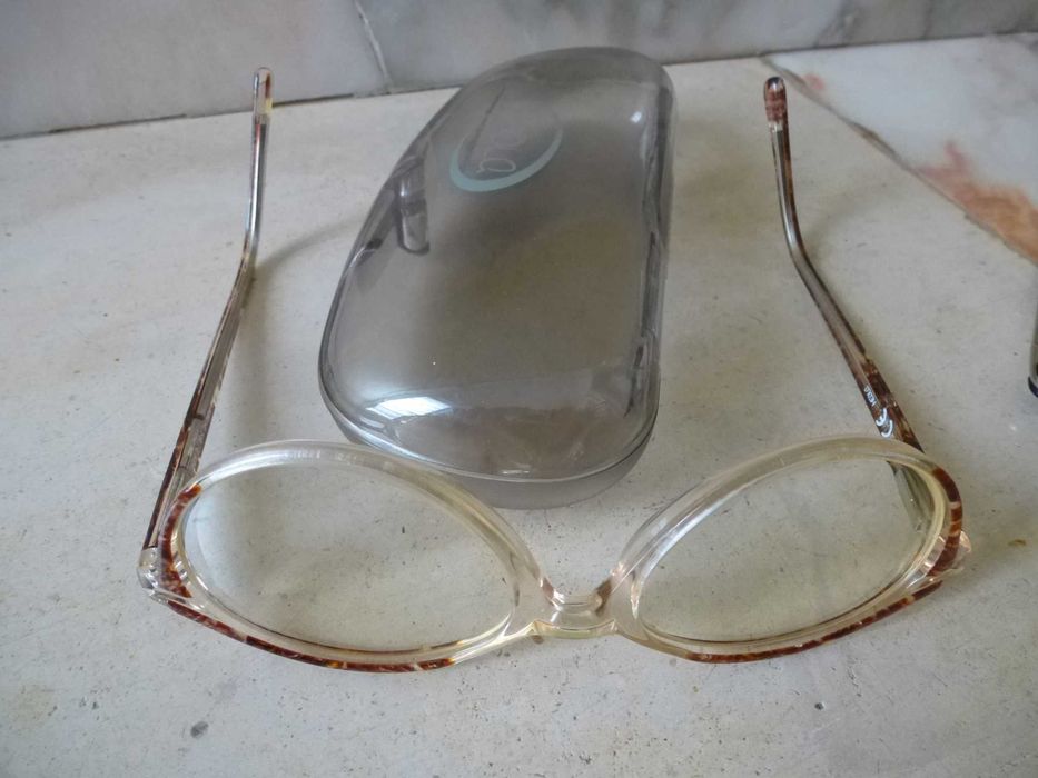 Vários óculos graduados, usados