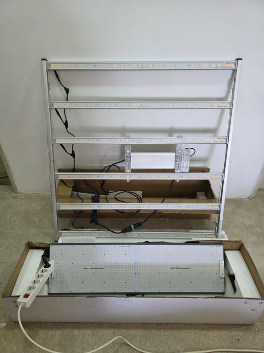 2x LED Mars Hydro + Viparspectra