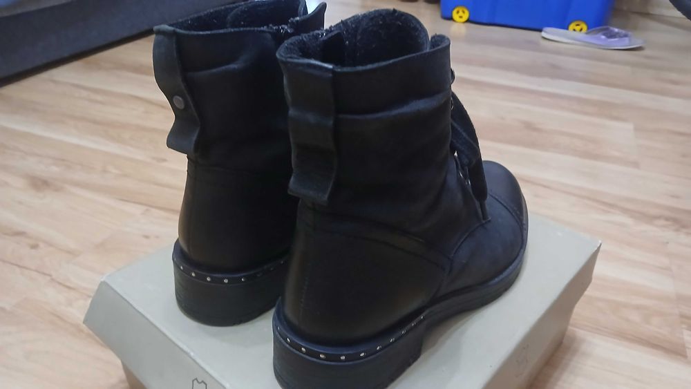 Buty zimowe Lasocki 38 czarne (37,5)